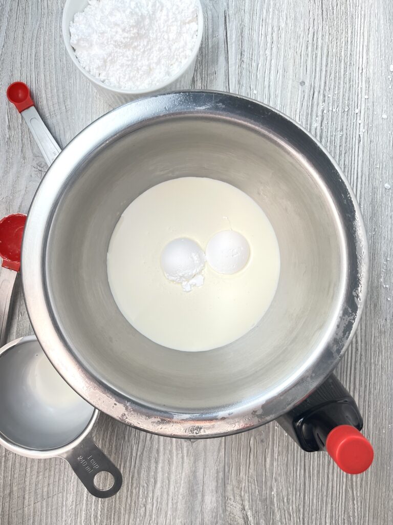 two scoops of powdered sugar in heavy whipping cream